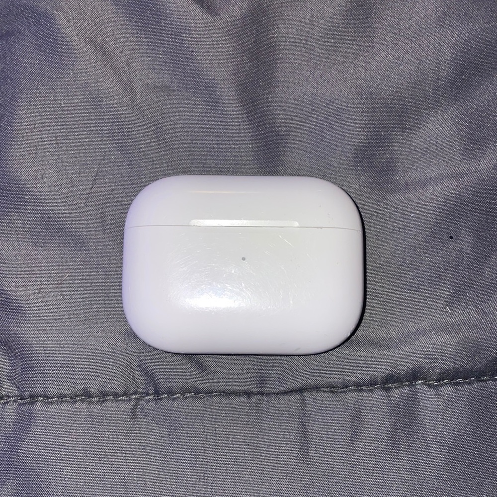 APPLE AIR PODS PRO CASE ONLY